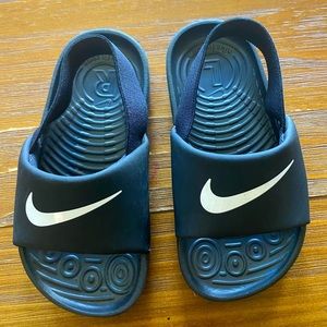 EUC Toddler Nike slides 7C